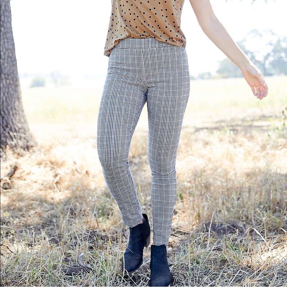 Maurices Plaid Bengaline Pull on Ankle Pant
